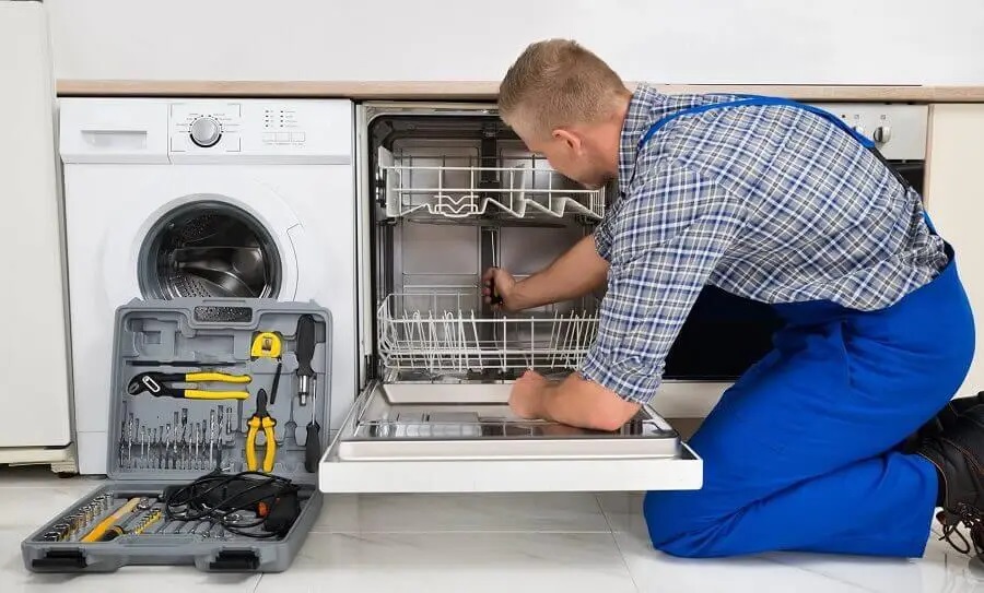 Polatlı Viessmann servisi teknisyen ekibi beyaz eşya tamiri yaparken